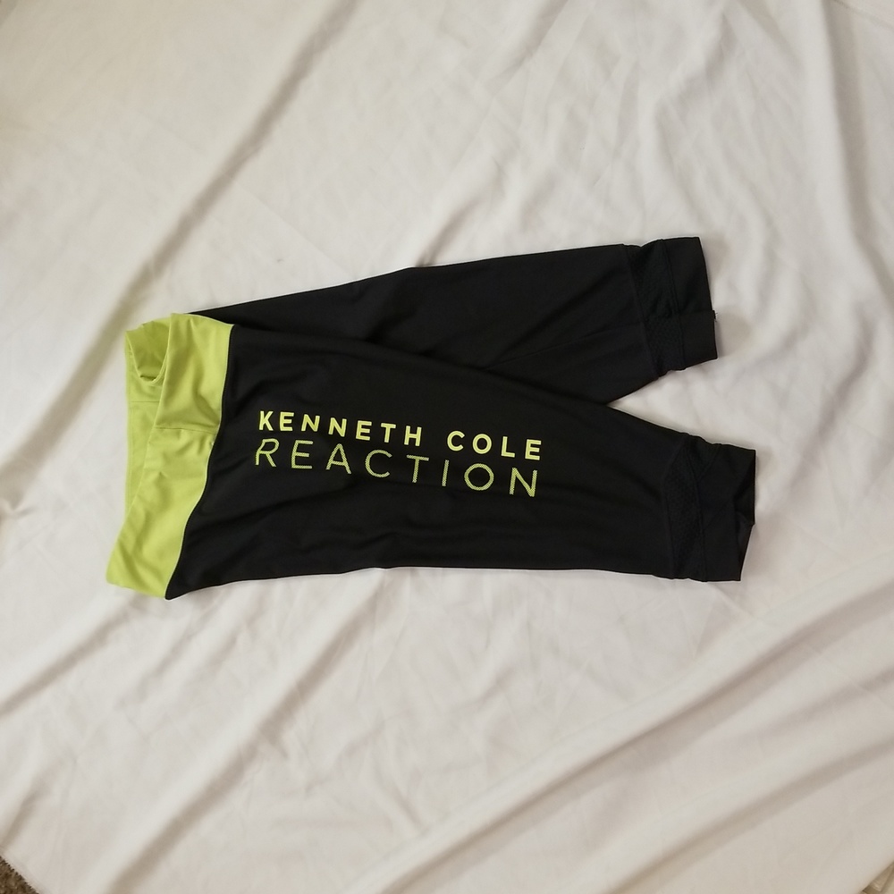KENNETH COLE CAPRI YOGA PANTS